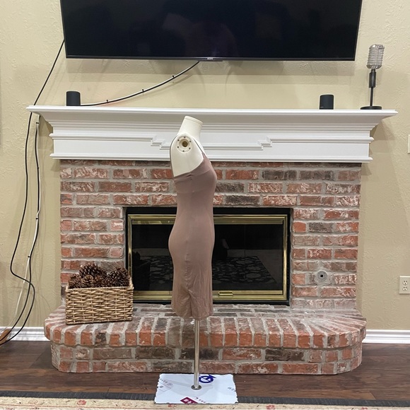 Tan slim fitting spaghetti strap dress / XS / Excellent condition - Picture 8 of 12